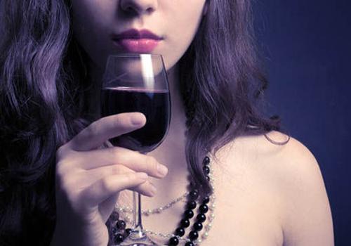 哺乳期可以喝红酒吗 喝红酒对宝宝有什么影响