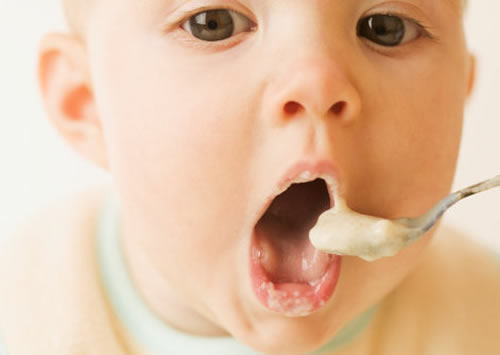 混合喂养的宝宝什么时候添加辅食 混合喂养的宝宝什么时候添加辅食最好