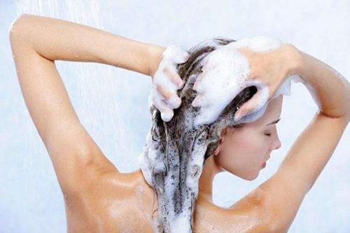 洗头发的正确方法 茶籽饼怎么洗头发的正确方法