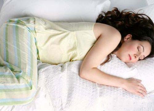 睡觉流口水是怎么回事（睡觉老是流口水是什么原因?）
