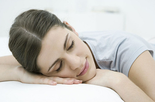 睡觉流口水是怎么回事 晚上睡觉有时流口水是什么原因