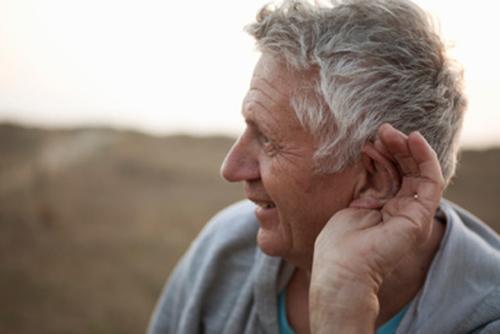 老人听力下降怎么办 老人听力下降了怎么办,能恢复吗?