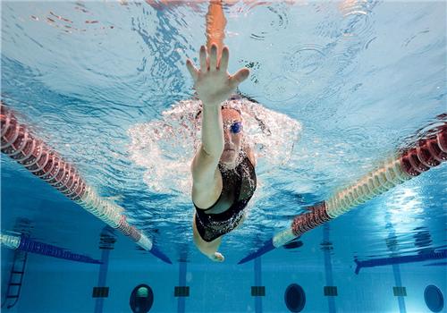 游泳是有氧运动还是无氧运动（游泳属于有氧还是无氧运动?）