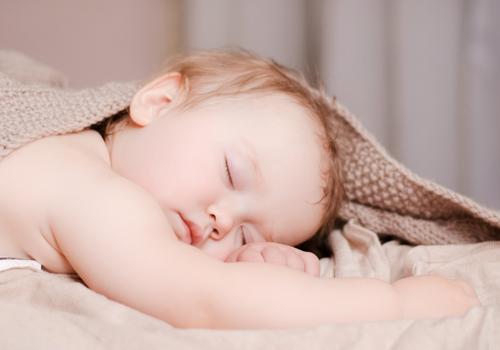 宝宝睡觉打鼾是什么原因 最近宝宝睡觉打鼾是什么原因