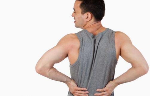 背痛是什么原因造成的（经常背痛是什么原因造成的）