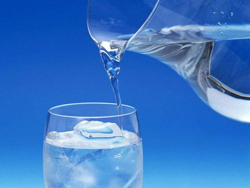 喝水怎么喝最好 怎么喝水合适
