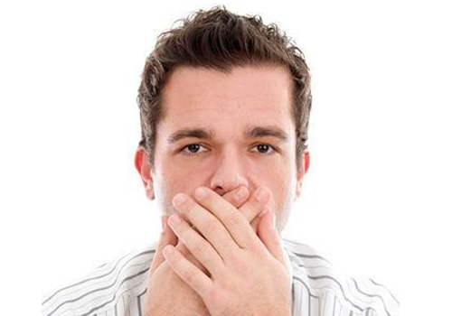 口腔异味是什么原因 嘴巴有异味口臭是什么原因引起的