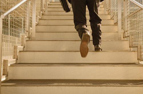 爬楼梯减肥的正确方法 爬楼梯减肥的正确方法时间
