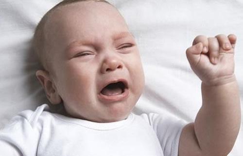 宝宝睡觉突然大哭是什么原因 8个月宝宝睡觉突然大哭是什么原因