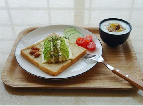 运动减肥食谱一日三餐（运动减肥食谱一日三餐5天减10斤）