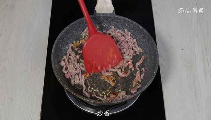 鸭肉炒蒜苗做法步骤 鸭肉炒蒜苗怎么做