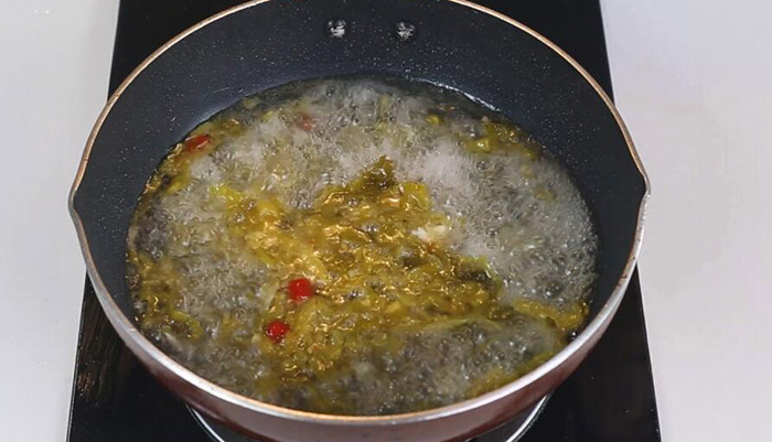 酸菜鸭血粉丝汤的做法 酸菜鸭血粉丝汤怎么做