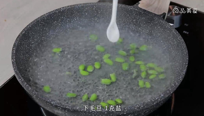 青椒榨菜炒毛豆的做法 青椒榨菜炒毛豆怎么做