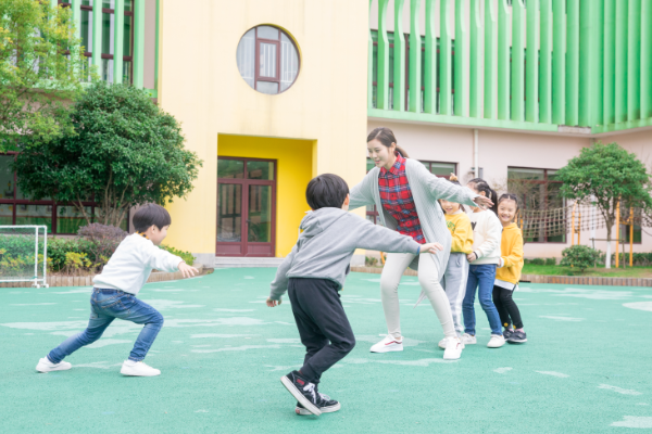 幼师怎么对待孩子吵闹 幼儿吵闹如何制止