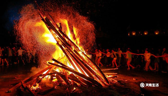 火把节是哪个民族的 火把节是哪个民族的传统节日
