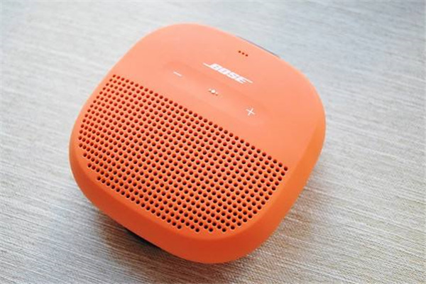 SoundLink Micro在连接交流电源时音响不启动怎么办