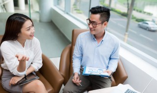 怎样聊天才能让女孩喜欢你 让女生爱上与你聊天的方法