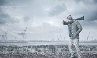 暴雨哪些地方不能走 暴雨时不能走的地方