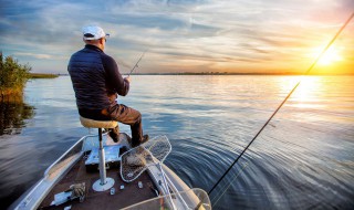 钓鱼拉竿方法 提竿获取鱼的四种方法