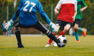 足球运动方法有哪些 有哪些常用踢足球方法？