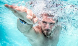 游泳时的正确吐气方法 怎么在游泳时调整呼吸