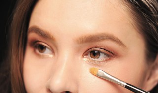 各种眼型的化妆技巧 化妆基础知识之4种眼型及其矫正方法
