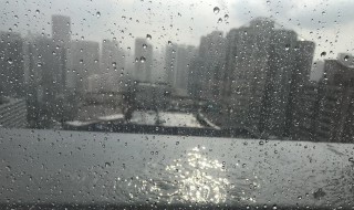 为什么会一边出太阳一边下雨 一边下雨一边有太阳