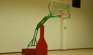 手动液压篮球架使用方法 篮球架液压手动操作