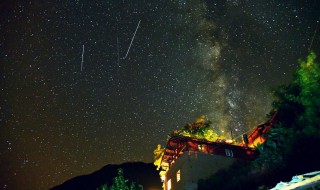 星空迷上山野有雾有灯也有归人什么意思 星空迷上山野有雾有灯也有归人意思解析