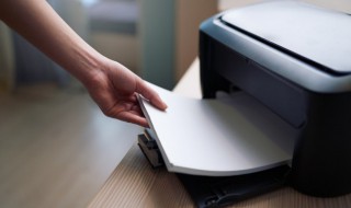 打印机打到一半停电卡纸怎么解决（打印机正在打印时停电卡纸怎么办）