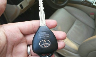 丰田锐志钥匙锁车里了怎么办（丰田锐志钥匙锁车里了怎么办视频）