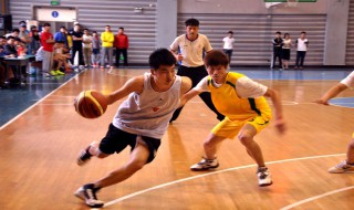打篮球运球基本功训练方法 打篮球运球基本功训练方法有哪些