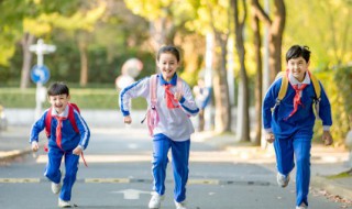 升小学的祝福语（升小学的祝福语抬头有什么低头有书本）