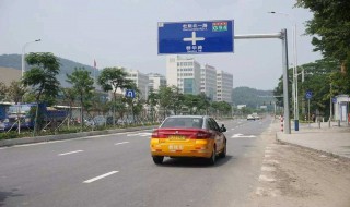 左转弯调头技巧看点位置 道路左转弯技巧看点位置