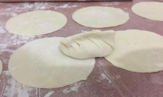 如何做饺子皮（怎样和面做饺子皮）