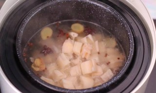 电饭煲煲汤使用方法（电饭煲煲汤使用方法视频教程）