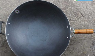 铸铁锅炖汤为什么是黑的（铁锅炖汤会黑吗）