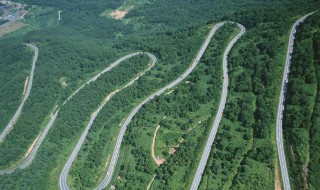 自动挡开盘山公路转弯技巧（自动挡开盘山路怎么开）