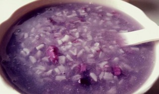 紫薯粥为什么是绿色的能吃吗（紫薯小米粥是绿色的能吃吗）