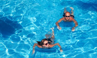 自由泳提高速度方法 自由泳提高速度方法视频
