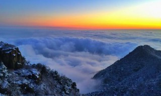 及既上苍山负雪,明烛天南翻译（及既上苍山负雪明烛天南望晚日照城郭翻译）