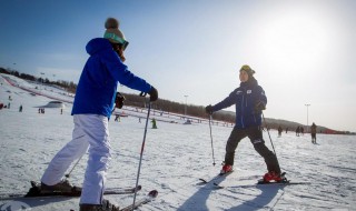 双板滑雪怎么侧滑 双板滑雪怎么滑s弯