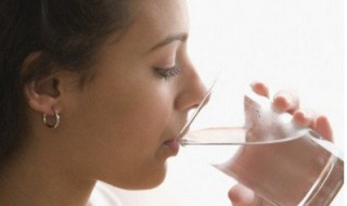 如何科学喝水（8杯水正确喝水时间表）