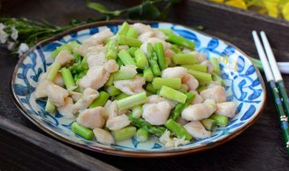 鸡肉芦笋烧饭（鸡肉芦笋烧饭怎么做）