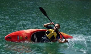 花式皮划艇平水技巧 初学皮划艇怎么平衡