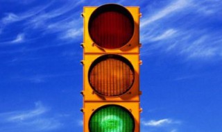 丁字路口左转怎么看红绿灯（丁字路口左转怎么看红绿灯汇入主干道）