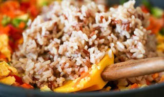 减脂懒人糙米饭的做法（糙米饭怎么做减肥）