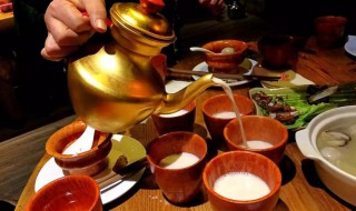 酥油茶是哪个民族的特色食品（酥油茶是哪个民族的特色食品新浪）