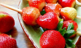 草莓冰糖葫芦简单方法（草莓冰糖葫芦简单方法怎么做）