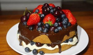 草莓和巧克力混合口味的蛋糕做法 草莓和巧克力混合口味的蛋糕做法视频